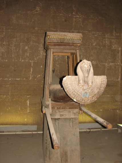 Arka w świątyni Horusa
