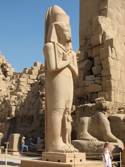 Posąg Ramzesa w Karnaku