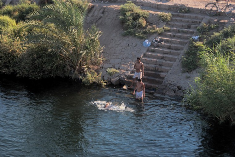 Kąpiel w Nilu, Esna