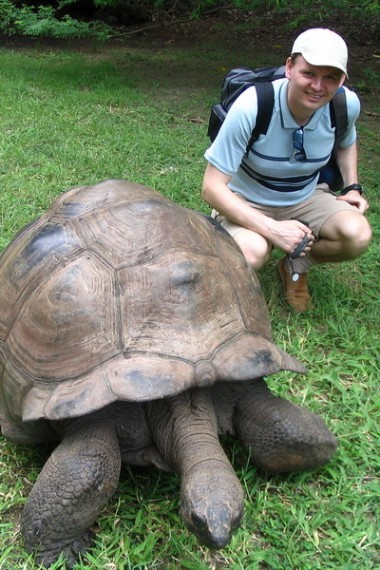 W ekoparku można spotkać taaaaakiego żółwia jak sobie spaceruje po trawie.