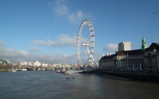  London Eye z profilu