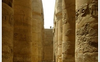  Sala kolumnowa w Karnaku