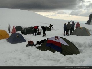 Ostatni obóz. Na naszym namiocie flaga Pyrzyc - Moje zdjęcia i blogi z podróży i wypraw