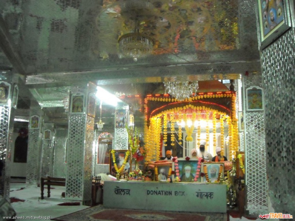 Wnętrze sali modlitwy w Gurudwarze