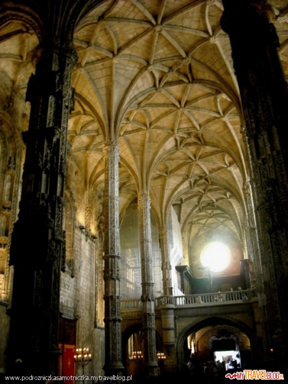 wnętrze kościoła  w Mosteiro dos Jerónimos