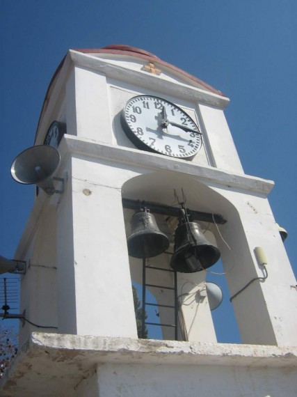 Dzwon na Skiathos - idealnie w środku miasta.