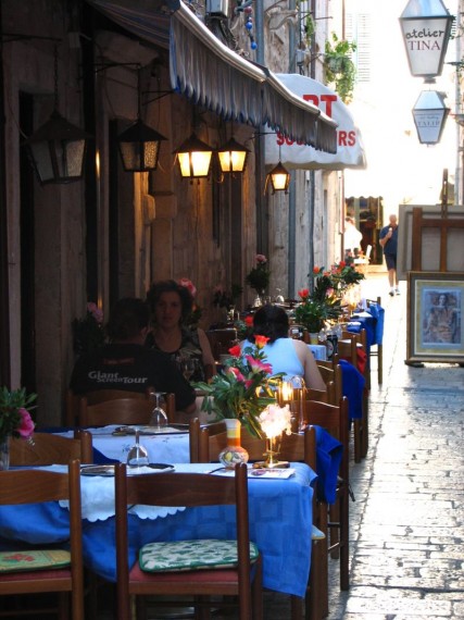 W Dubrovniku mnóstwo jest kafejek i restaurracji