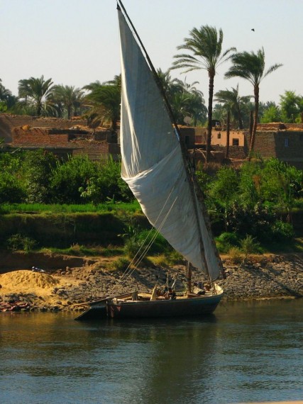 Takich łódek mijaliśmy wiele na Nilu