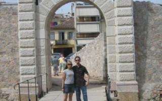  Z żoną na tle bramy starego miasta - Nafplio