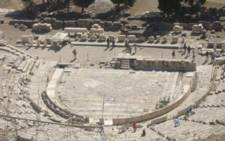  Amfiteatr niopodal Partenonu