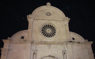  Katedra w Szybeniku nocą