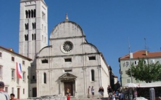  plac przed katedrą