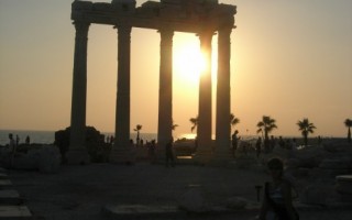  Ruiny Świątyni Apolla i zachód słońca
