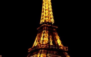  Wieczorny Paryż jest czarujący