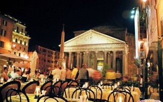  Kawiarenki na placu przy Panteonie