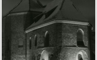  Kościół św. Marcina wzniesiony w drugiej połowie XIII wieku. Pierwotnie część nie istniejącego już zamku piastowskiego