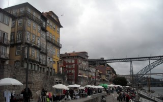  dzielnica Ribeira, w tyle most Ponte de D. Luís I