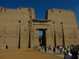 Pylon do świątyni Horusa - Moje zdjęcia i blogi z podróży i wypraw