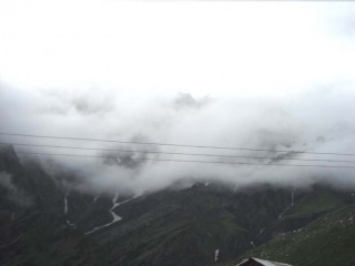 Rohtang La jest gdzieś tam w górze, ukryta wśród chmur.. - Moje zdjęcia i blogi z podróży i wypraw