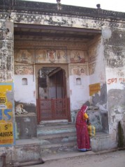 Na progu domku w Mandawie - Moje zdjęcia i blogi z podróży i wypraw