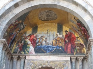 Jedna z barkowych mozaik zdobiących Bazylikę św. Marka. Przedstawia sprowadzenie ciała św. Marka.  - Moje zdjęcia i blogi z podróży i wypraw