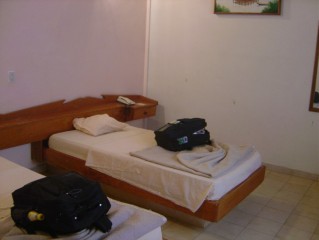 pokoj bardzo skromnie wyposazony, ale z lazienka i czysty - Moje zdjęcia i blogi z podróży i wypraw