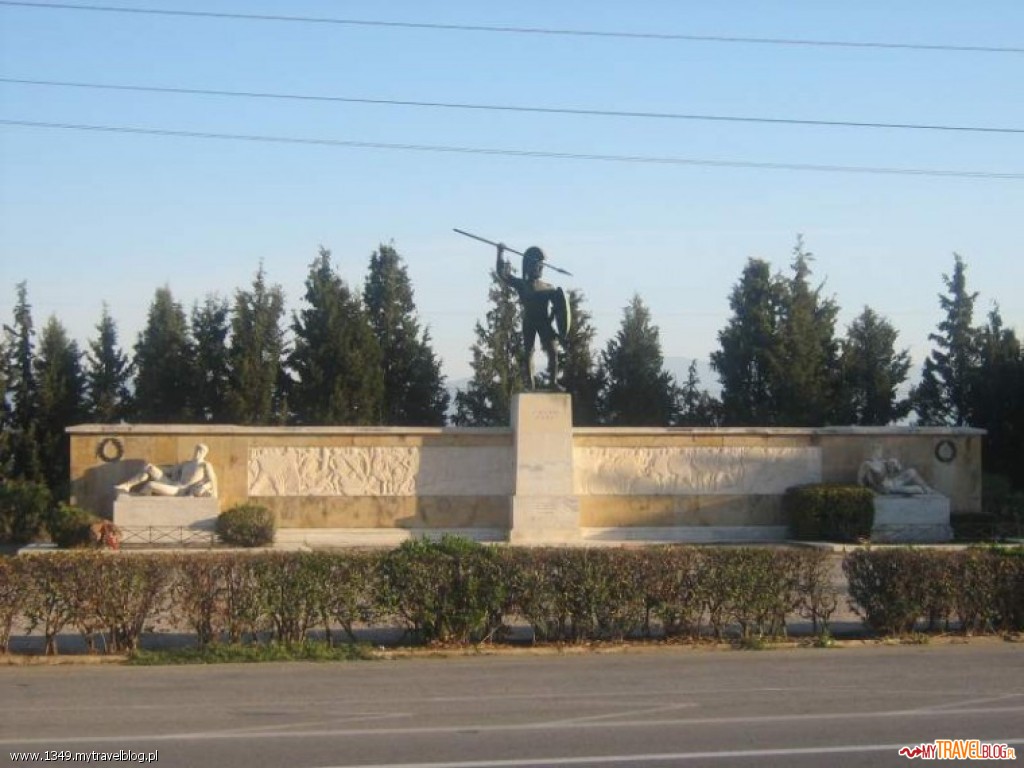 Pomnik poświęcony królowi Sparty - Leonidasowi oraz jego 300 wojownikom.