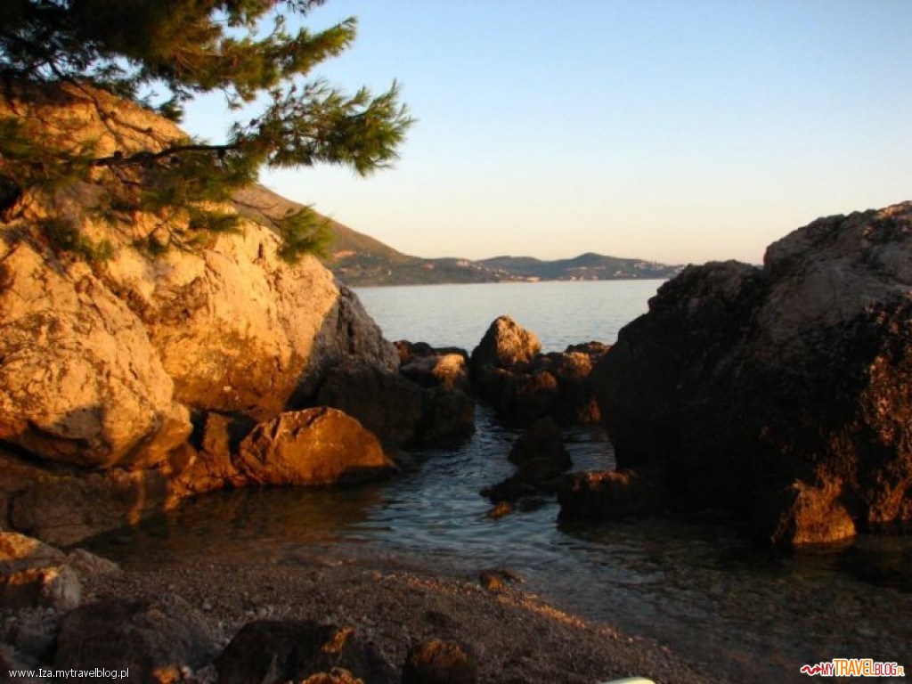 Skały i woda - plaża w Chorwacji