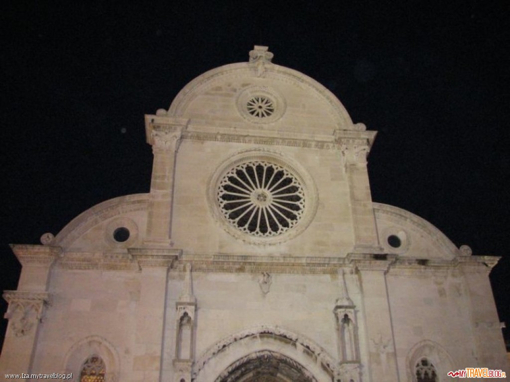 Katedra w Szybeniku nocą