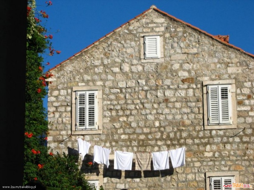 Życie na starówce w Dubrovniku toczy się swoim torem...