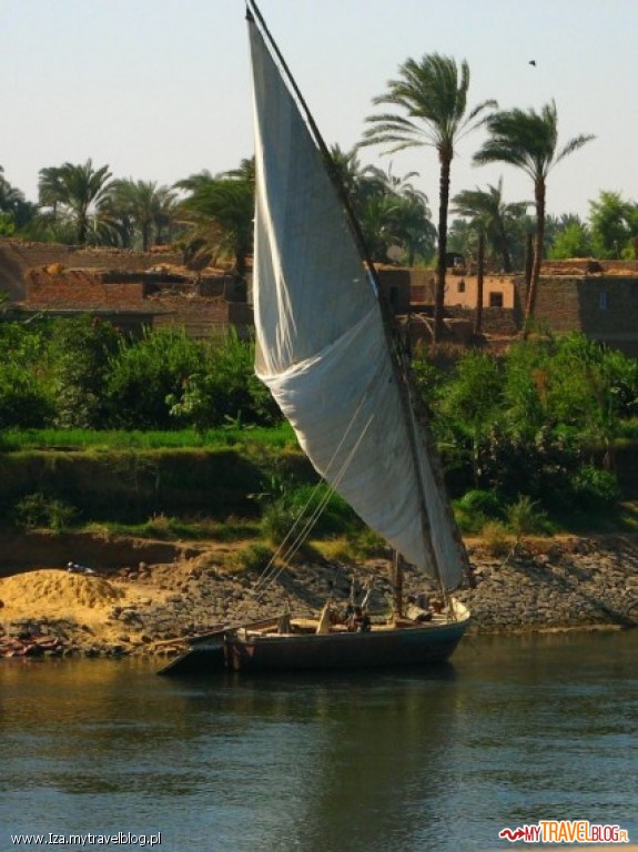 Takich łódek mijaliśmy wiele na Nilu