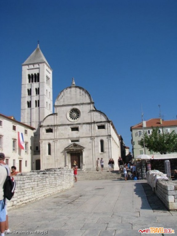 plac przed katedrą
