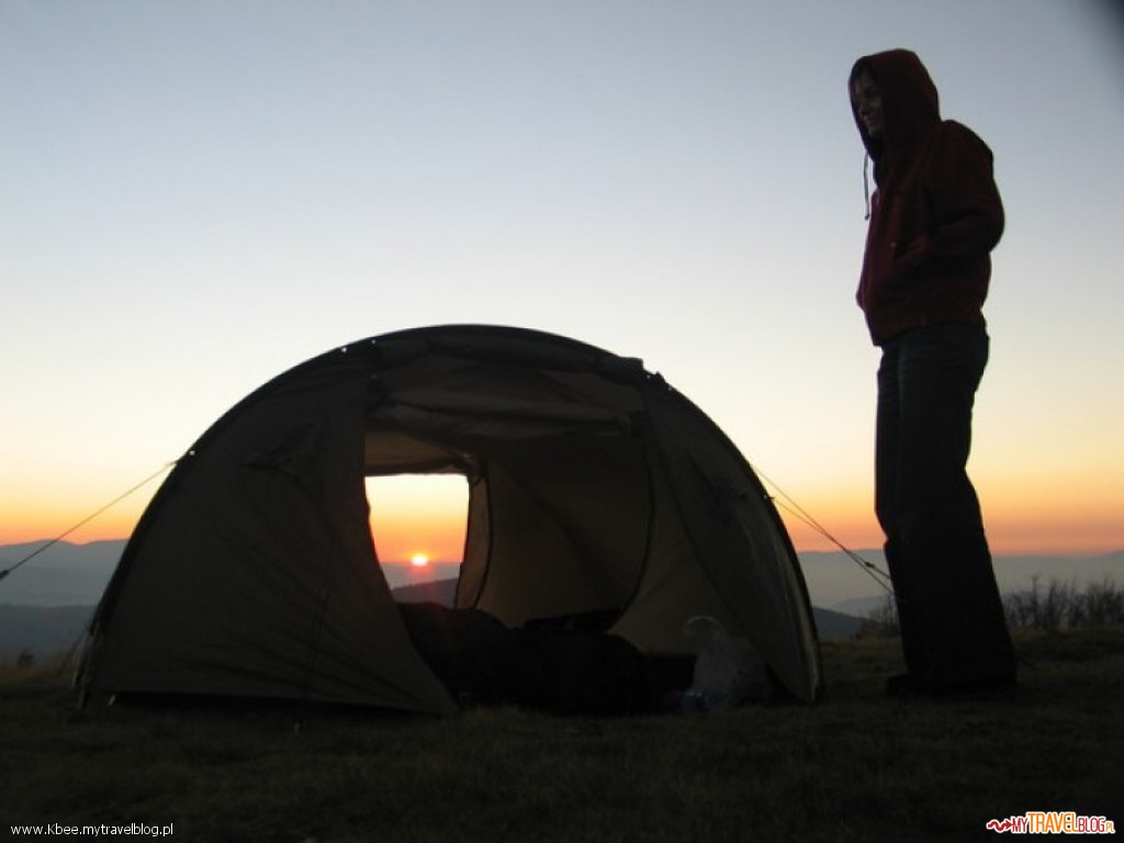 Widoki z namiotu potrafią zrekompensować każde niewygody (Babia Gora - Polska)