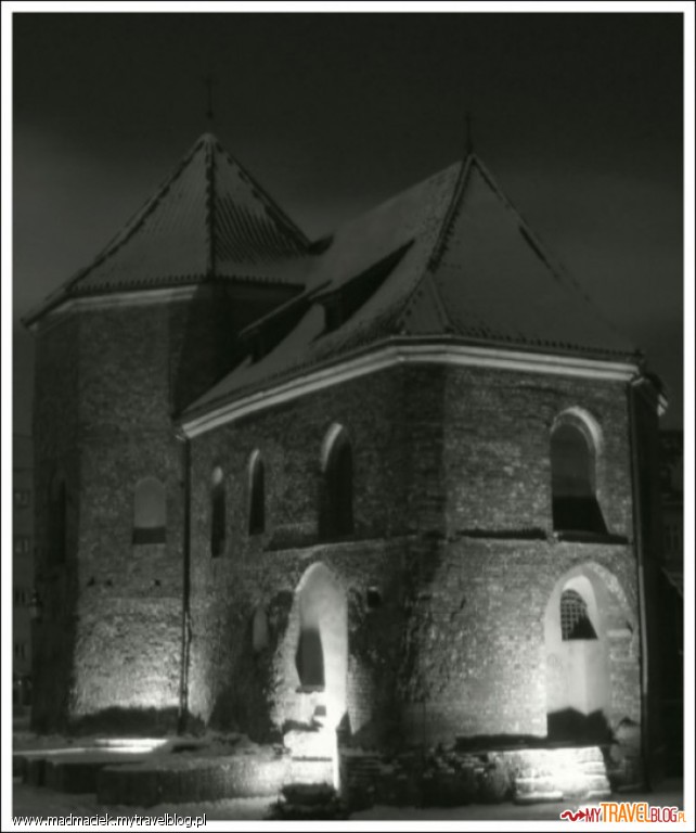 Kościół św. Marcina wzniesiony w drugiej połowie XIII wieku. Pierwotnie część nie istniejącego już zamku piastowskiego