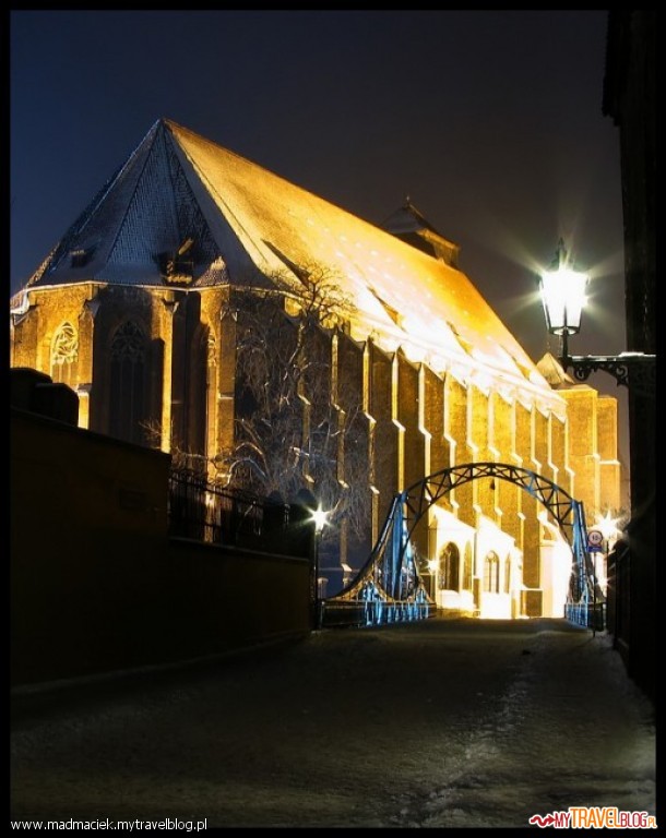 Most Tumski. W tle kościół Najświętszej Marii Panny na Piasku