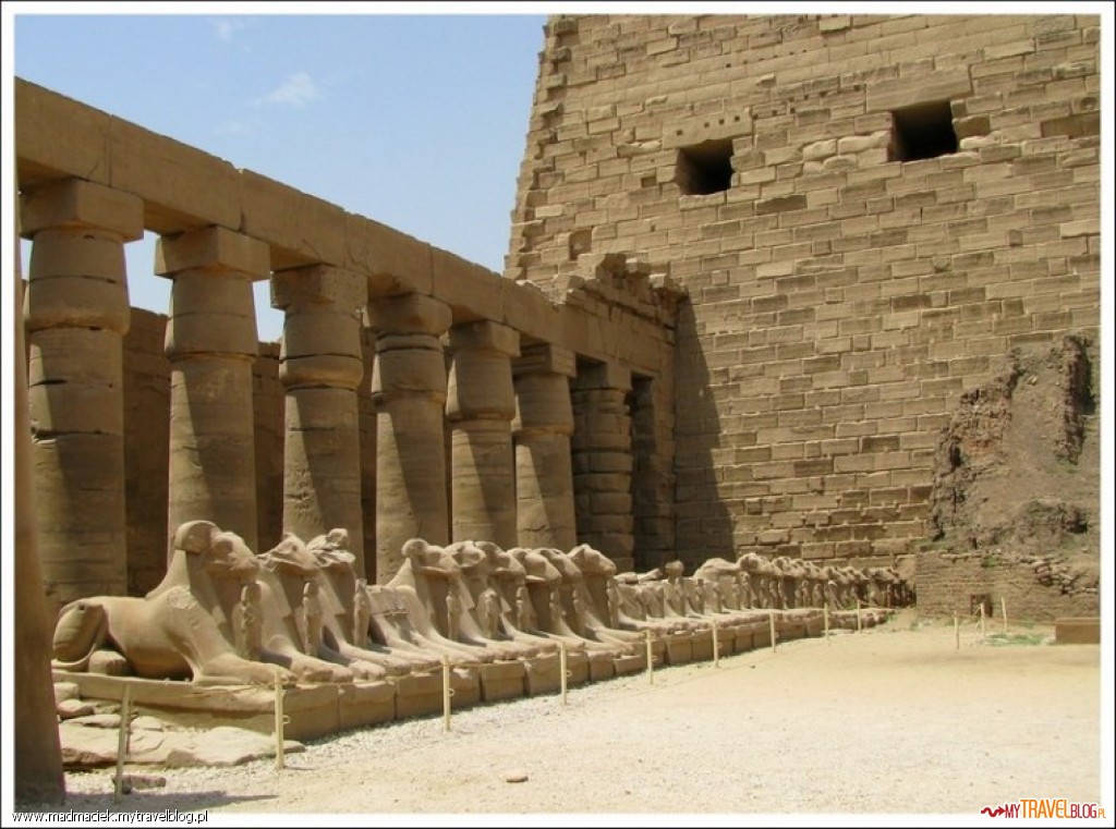 Aleja sfinksów w Karnaku